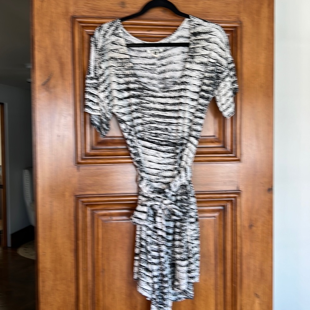Quiksilver black, white and grey  mini sundress tie at waist size Medium.